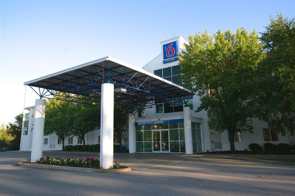 Motel 6 Burlington - Burlington