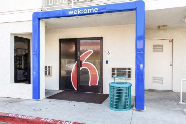 Motel 6 Bakersfield East - Bakersfield, CA