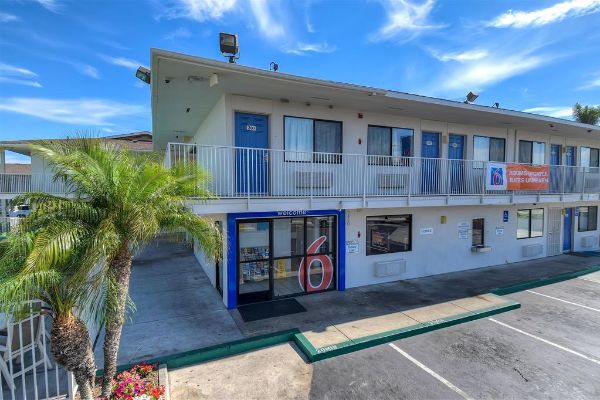 Motel 6 Stanton - 가든그로브