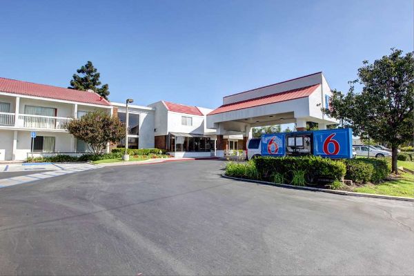 Motel 6 Irvine Orange Co Airport - 爾灣