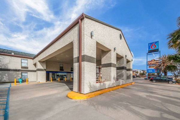 Motel 6 Laredo North - Laredo, TX