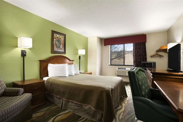 Travelodge By Wyndham Battle Creek - Battle Creek, MI