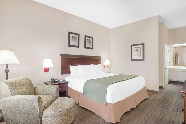 Baymont By Wyndham Crestview - Crestview, FL