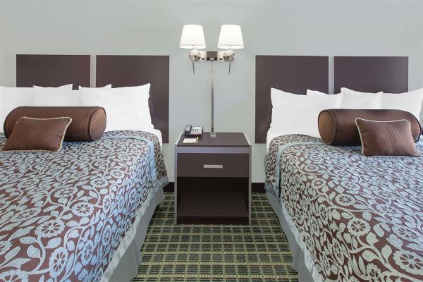 Days Inn By Wyndham Market Center Dallas Love Field - Dallas, TX