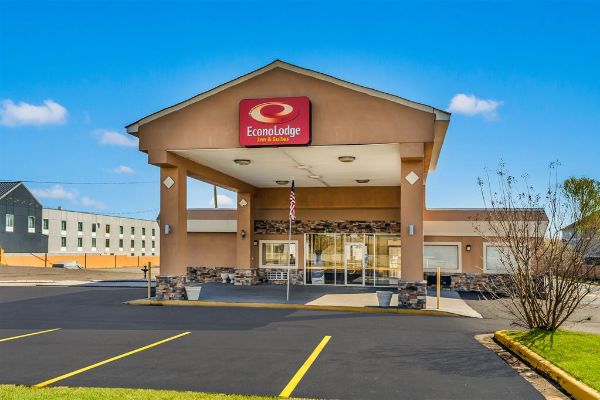 Econo Lodge  Inn & Suites Macon West - Macon, GA
