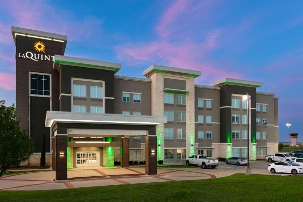 La Quinta Inn And Suites By Wyndham Ft. Worth - Burleson - Joshua, TX