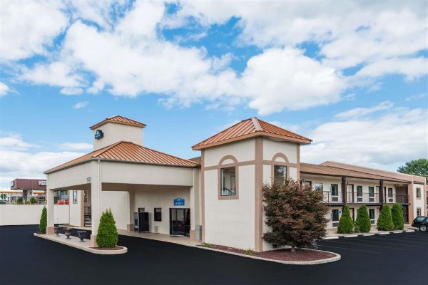 Days Inn By Wyndham Lexington South/hamburg - Lexington, KY