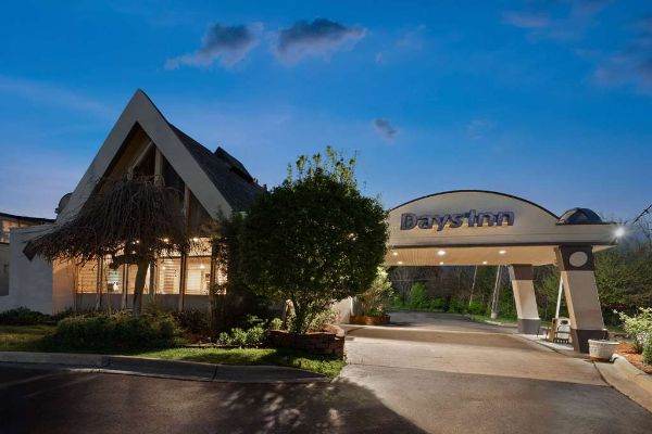 Days Inn By Wyndham Ann Arbor - Ann Arbor, MI