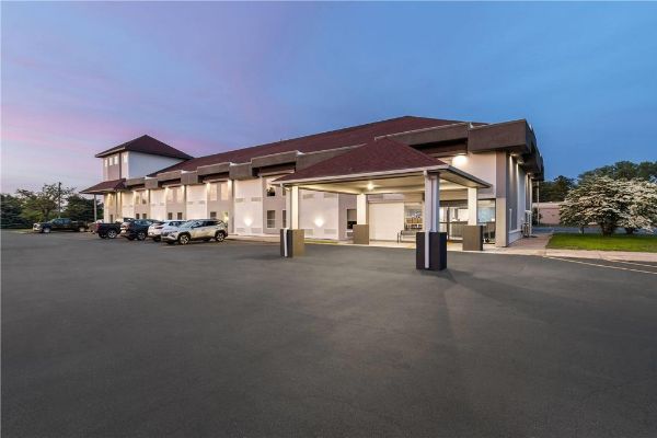 Baymont By Wyndham Batavia - Darien Lake - Corfu, NY