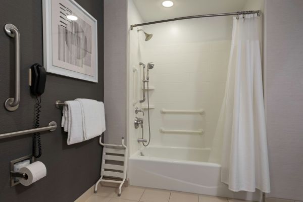Courtyard By Marriott Long Beach Airport - Bellflower, CA