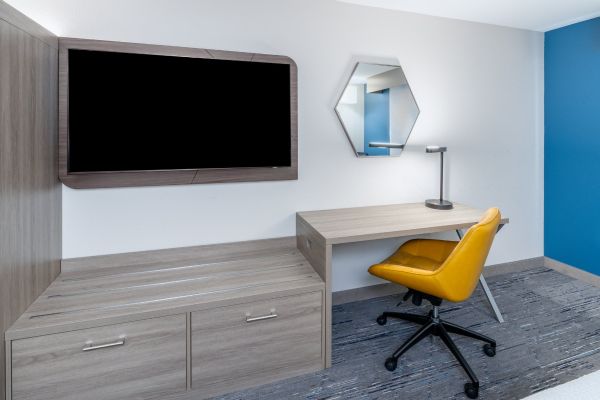 Holiday Inn Express & Suites Colorado Springs-first & Main By Ihg - Colorado Springs