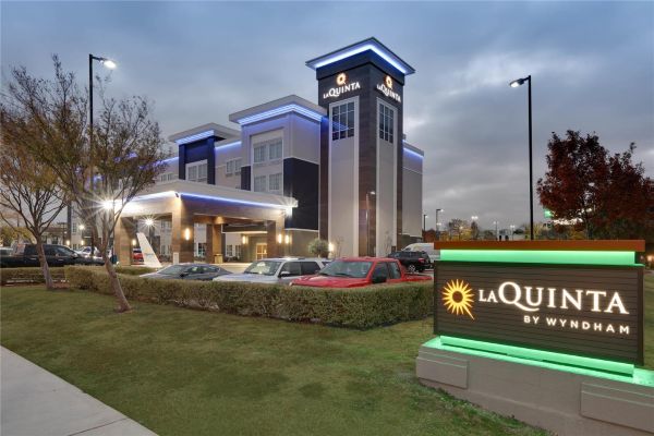 La Quinta Inn & Suites By Wyndham Dallas Love Field - Dallas, TX