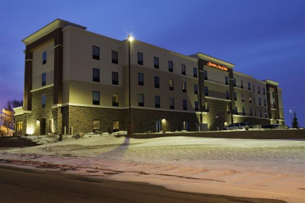 Hampton Inn & Suites Bismarck/northwest - Bismarck, ND