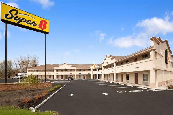 Super 8 By Wyndham Rahway/newark - Staten Island, NY