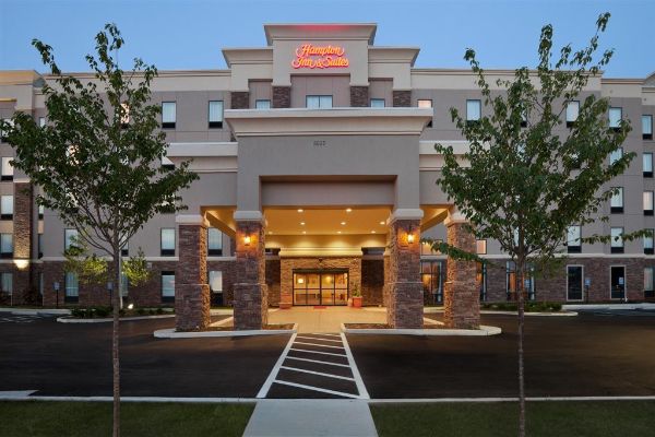Hampton Inn & Suites Roanoke Airport - 로아노크