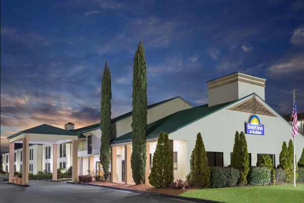 Days Inn & Suites By Wyndham Peachtree Corners/norcross - Johns Creek, GA