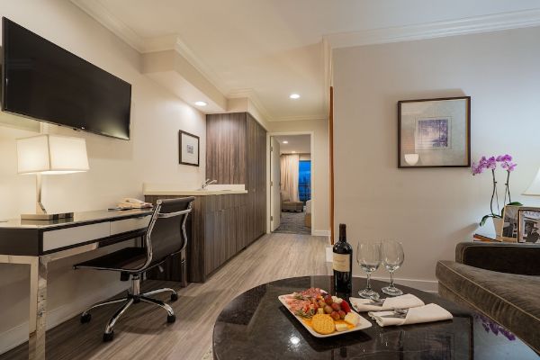 Metro Vancouver Executive Suites Hotel & Conference Centre - Burnaby