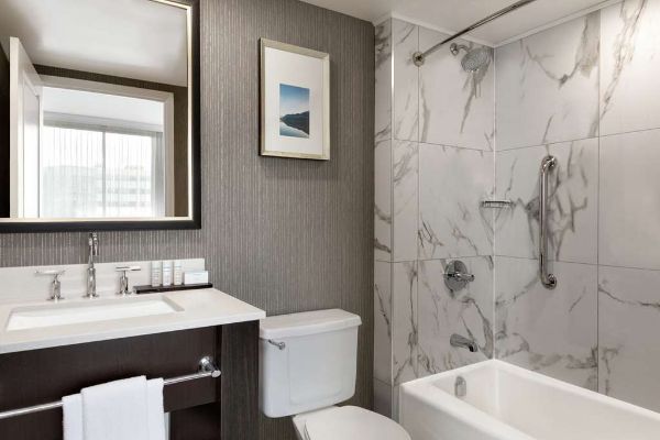 Embassy Suites By Hilton Montreal Airport - Pointe-Claire
