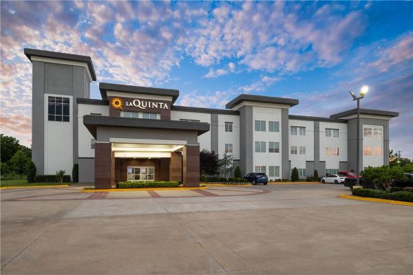 La Quinta Inn & Suites By Wyndham Muskogee - Sequoyah Bay State Park, Wagoner