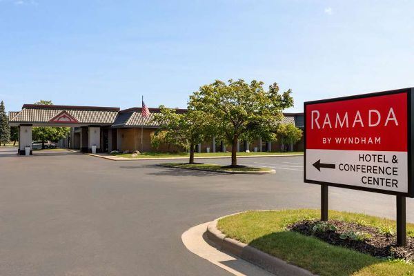 Ramada By Wyndham Alpena Hotel & Conference Center - Alpena, MI