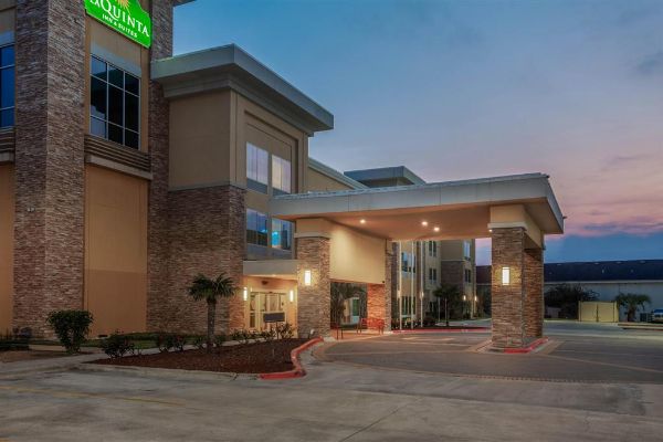 La Quinta Inn & Suites By Wyndham Beeville - Beeville, TX