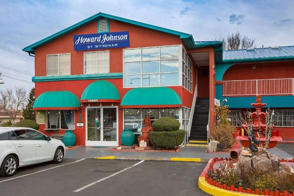 A Howard Johnson By Wyndham Sandia Peak Inn Old Town Abq - Albuquerque
