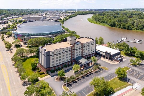 Wyndham Moline On John Deere Commons - Rock Island, IL