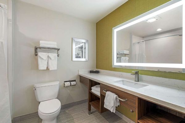 Best Western Plus Gardena Inn & Suites - Gardena, CA
