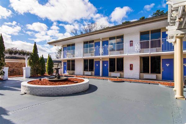 Motel 6 Lagrange - LaGrange, GA