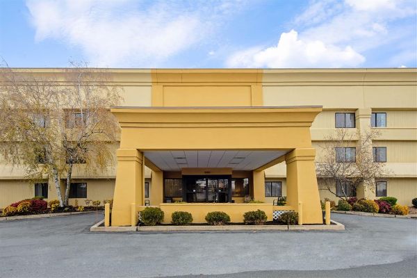 La Quinta Inn & Suites By Wyndham Harrisburg Airport Hershey - Hershey, PA