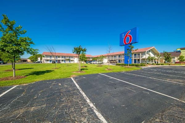 Motel 6 Dallas - Farmers Branch - 歐文