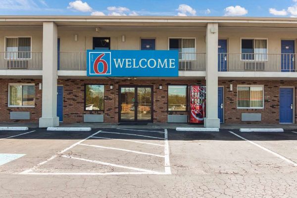 Motel 6 Youngstown - Youngstown, OH