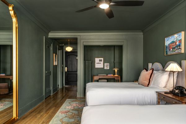 Marqueen Hotel - Bainbridge Island