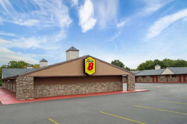 Super 8 By Wyndham Youngstown/girard - Youngstown, OH