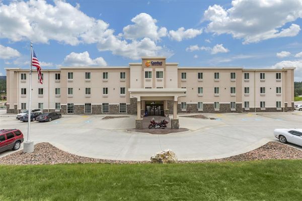 Comfort Inn & Suites Near Mt. Rushmore - Hill City, SD