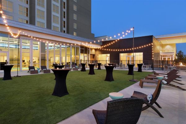 Embassy Suites Denton Convention Center - 덴턴