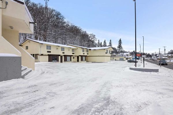 Econo Lodge Manistee - Manistee, MI