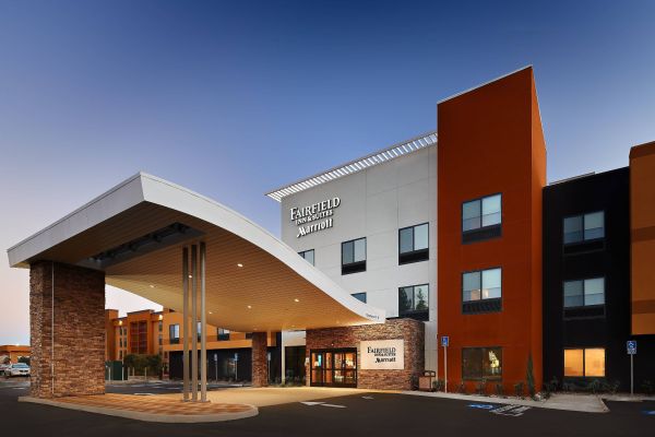 Fairfield Inn And Suites By Marriott Fresno Yosemite International Airport - Fresno, CA