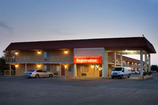 Travelodge By Wyndham Winslow - Winslow, AZ