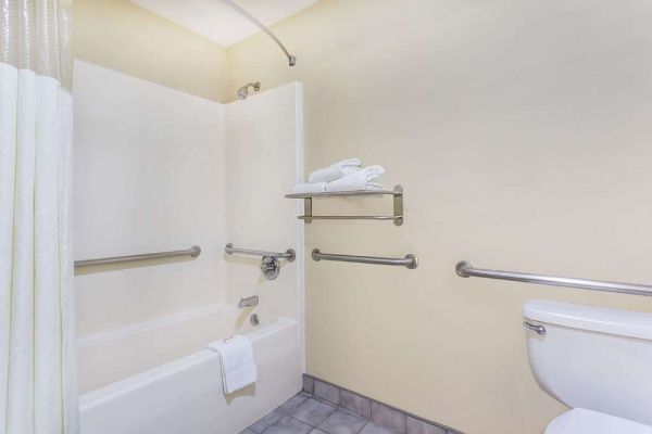 Baymont By Wyndham Bowling Green - Bowling Green, KY