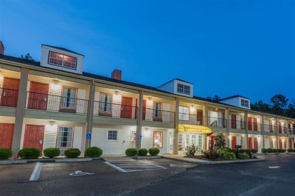 Super 8 By Wyndham Alexander City - Lake Martin, AL