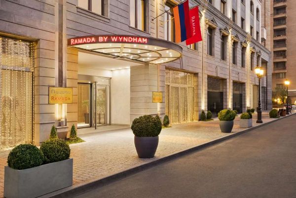 Ramada Hotel And Suites By Wyndham Yerevan - Erivan