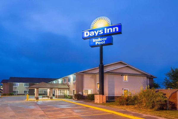 Days Inn By Wyndham Topeka - Topeka, KS