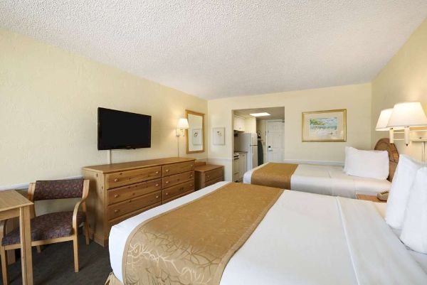 Days Inn By Wyndham Daytona Oceanfront - Port Orange