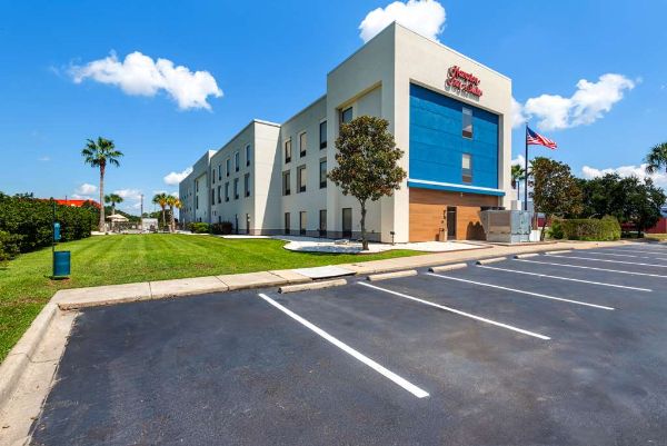 Hampton Inn & Suites Pensacola I-10 North At University Town Plaza - Pensacola, FL