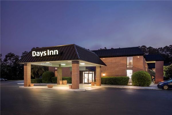 Days Inn By Wyndham Statesboro - Statesboro, GA