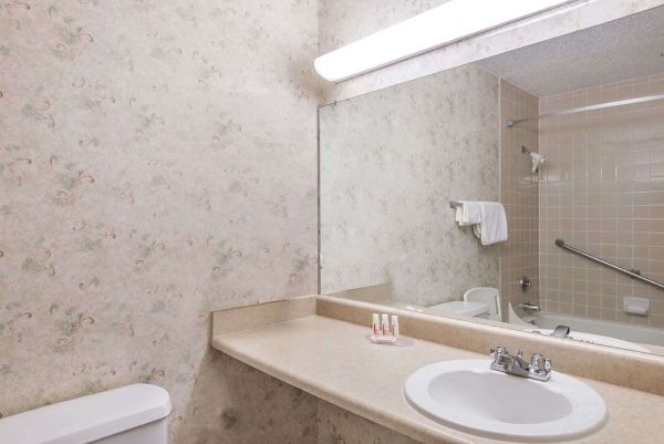 Ramada By Wyndham Watertown/thousand Islands Ny - Sackets Harbor, NY