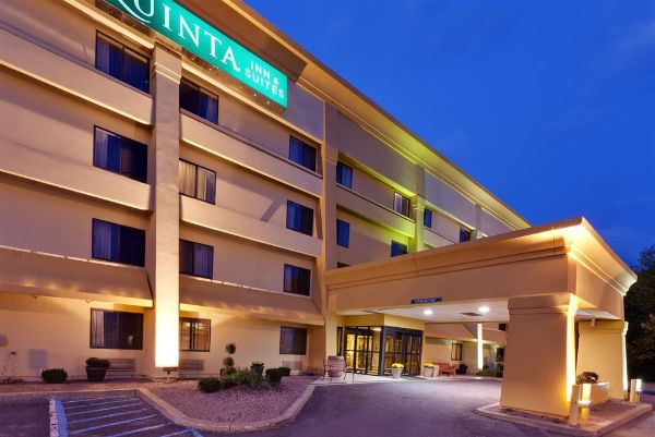 La Quinta Inn & Suites By Wyndham Plattsburgh - Plattsburgh, NY
