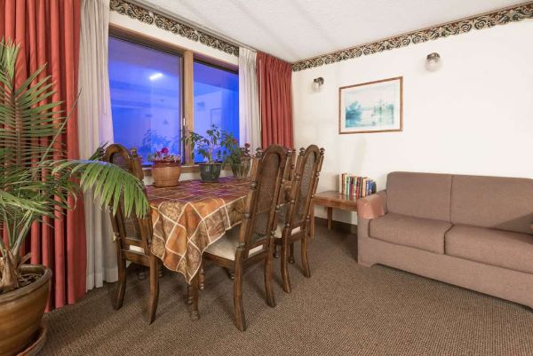 Super 8 By Wyndham Laramie - Laramie, WY