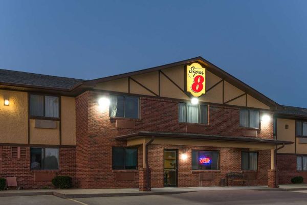 Super 8 By Wyndham Warrenton - Innsbrook, MO